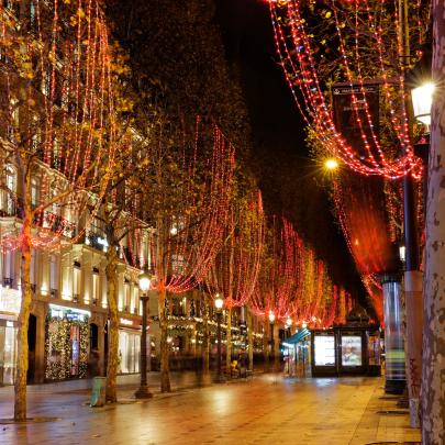 Vivez la magie de Noël en famille à Paris avec l’Hôtel La Belle Ville