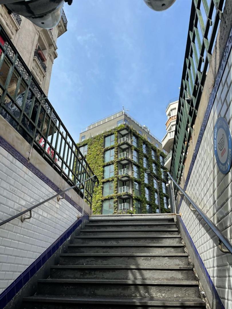 La Belle Ville Paris - Green wall
